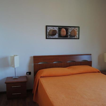 לצנו B&B Sosta Sul Lago מראה חיצוני תמונה