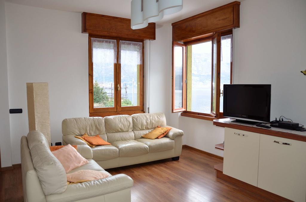 לצנו B&B Sosta Sul Lago מראה חיצוני תמונה