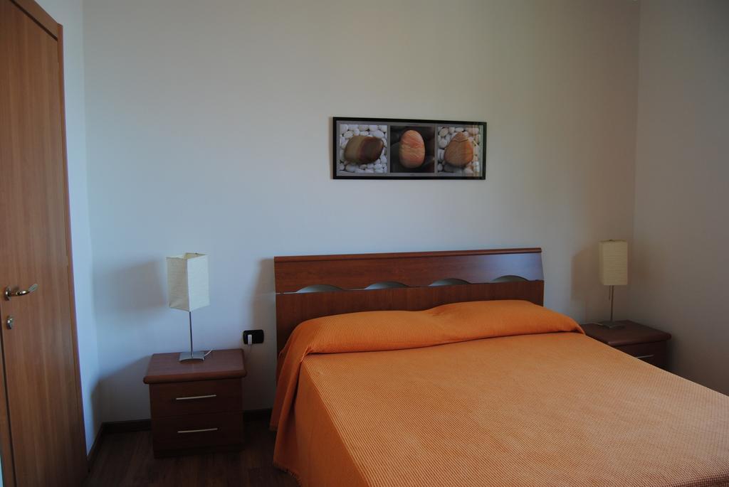 לצנו B&B Sosta Sul Lago מראה חיצוני תמונה