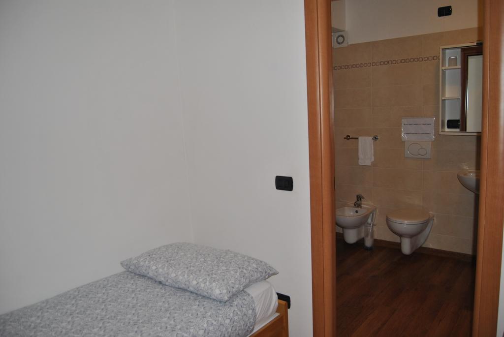 לצנו B&B Sosta Sul Lago מראה חיצוני תמונה